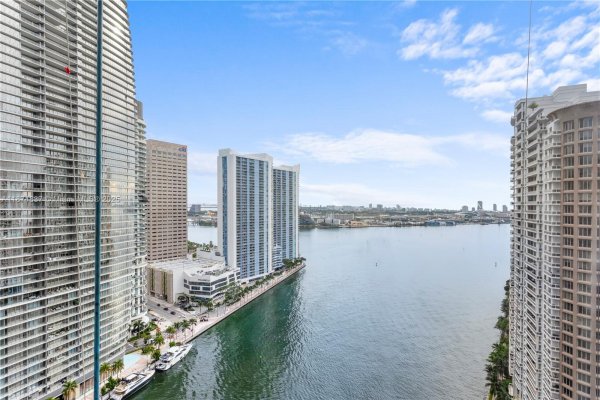465 Brickell Ave #2702 Miami, FL 33131