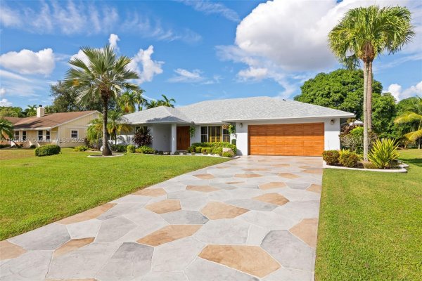 11241 NW 27th Ct Plantation, FL 33323