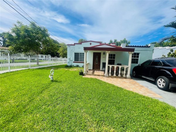 2045 NW 34th St Miami, FL 33142