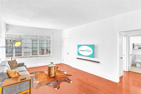 3920 Garden Ave #14 Miami Beach, FL 33140