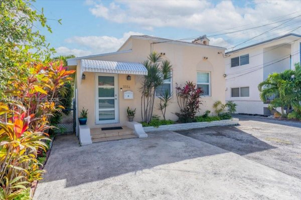 3554 SW 26th St Miami, FL 33133