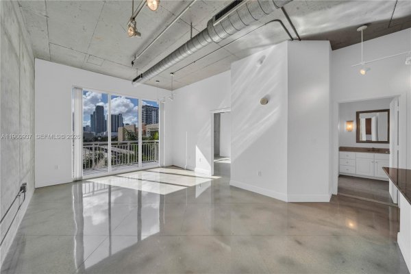 2001 Biscayne Blvd #2605 Miami, FL 33137