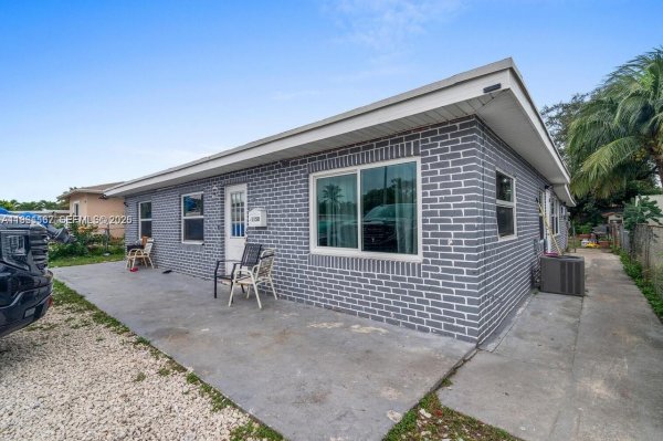 1150 SW 24th Ave Fort Lauderdale, FL 33312