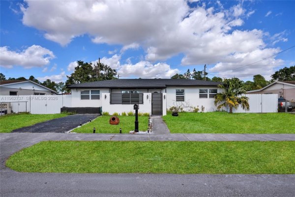 11751 SW 168th Ter Miami, FL 33177