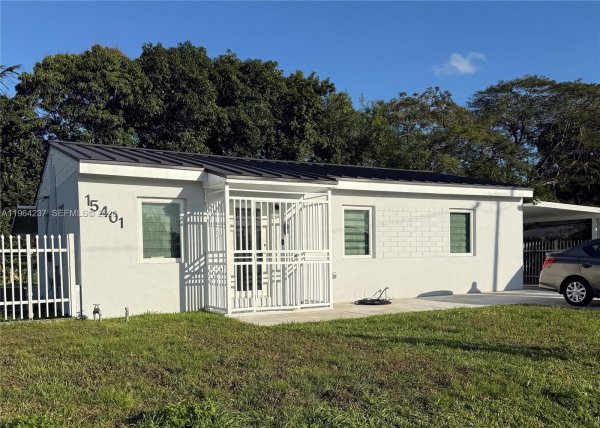 15401 NW 28th Ct Miami Gardens, FL 33054