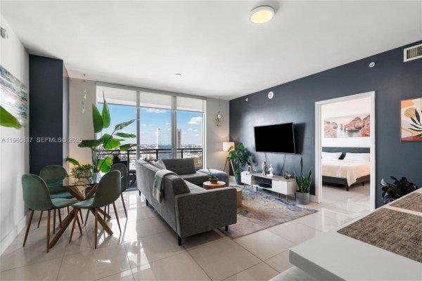 90 SW 3rd St #2706 Miami, FL 33130