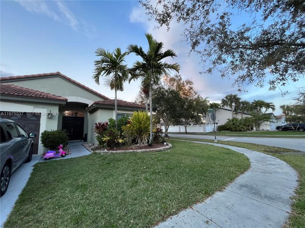 17901 NW 19th St Pembroke Pines, FL 33029