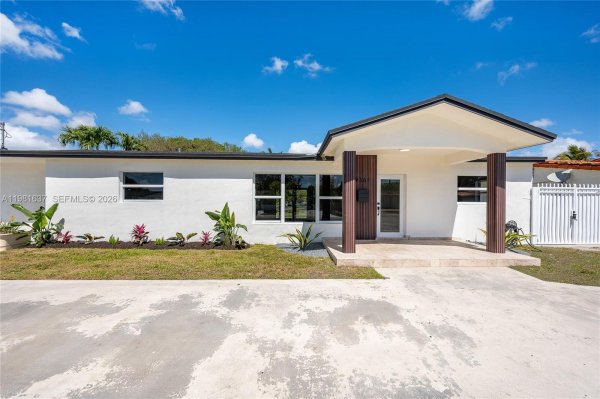 9361 SW 16th St Miami, FL 33165