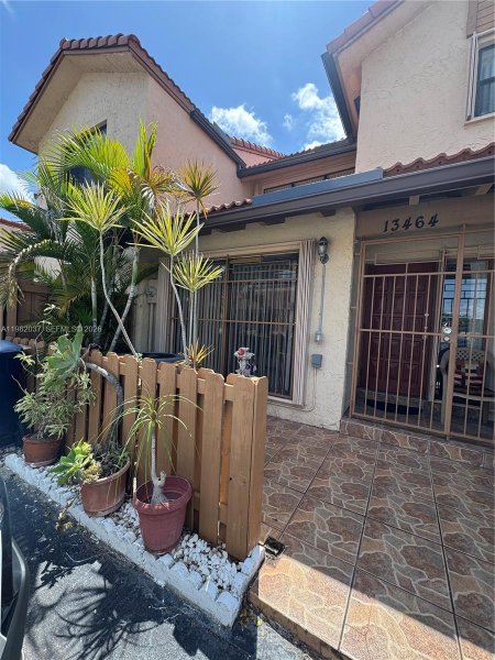 13464 SW 11th Ter Miami, FL 33184