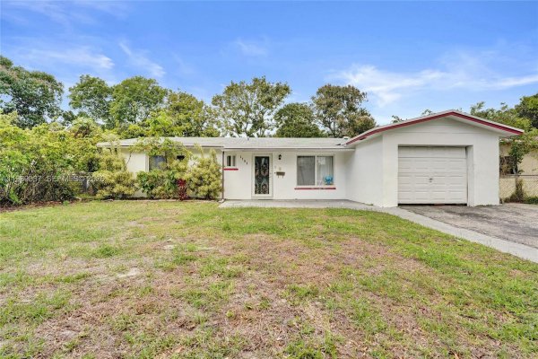 1157 NW 45th Ave Lauderhill, FL 33313