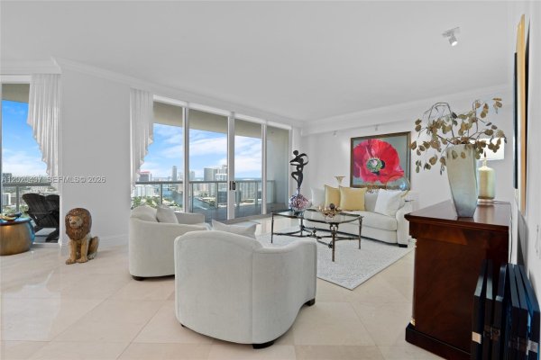 21200 Point Pl #2802 Aventura, FL 33180
