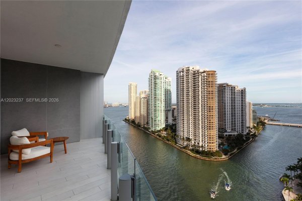 300 S Biscayne Blvd Way #2107 Miami, FL 33131