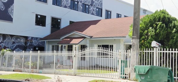 351 NW 31st St Miami, FL 33127