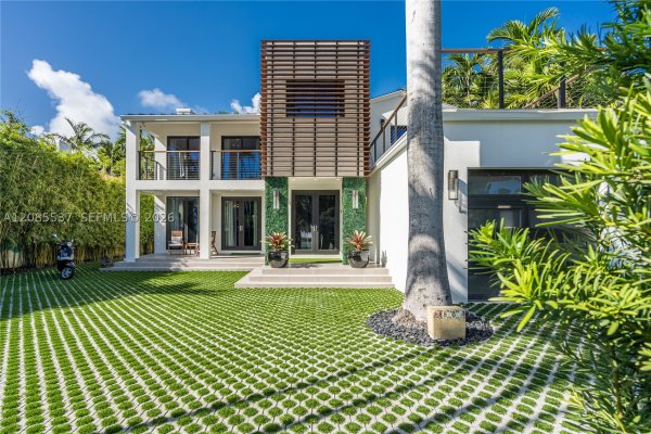 2802 Prairie Ave Miami Beach, FL 33140