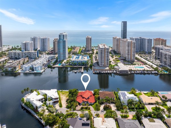 507 Palm Dr Hallandale Beach, FL 33009
