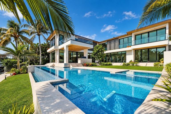 770 Lake Rd Miami, FL 33137