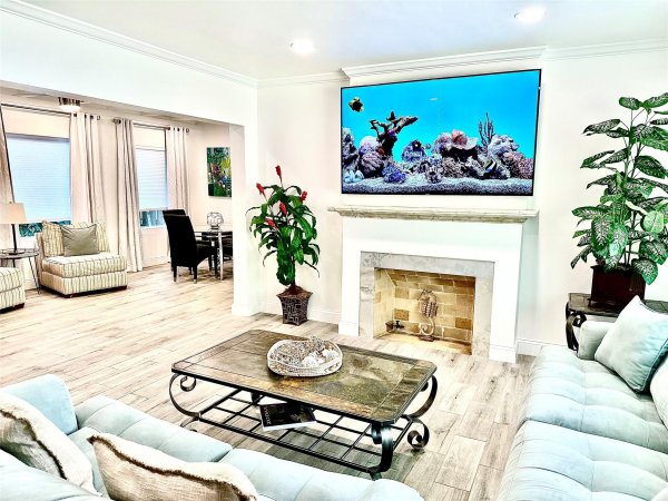 1742 NE 7th Fort Lauderdale, FL 33304