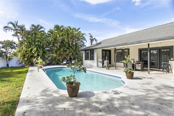 1855 Primrose Ln Wellington, FL 33414