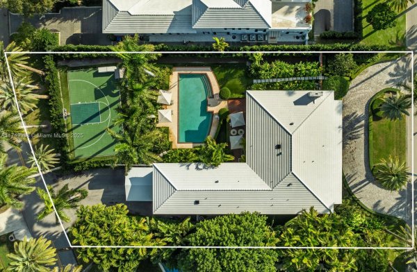 6655 Pinetree Ln Miami Beach, FL 33141