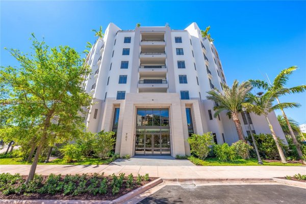 701 Valencia Ave #404 Coral Gables, FL 33134