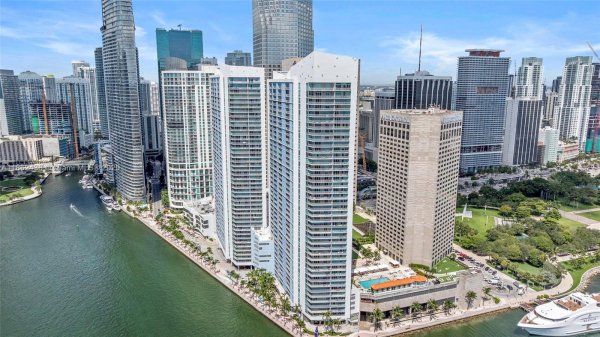 325 S Biscayne Blvd #1918 Miami, FL 33131