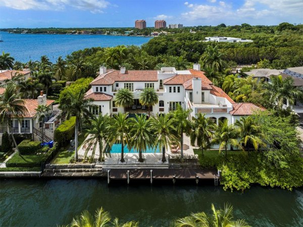 3305 S Moorings Way Miami, FL 33133 3305 S Moorings Way Miami, FL 33133