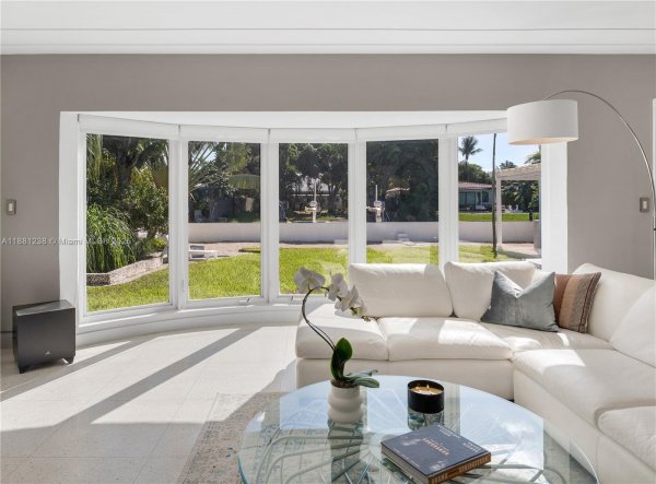 Undisclosed Address Miami Beach, FL 33141