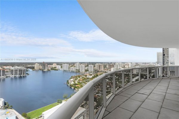 18201 Collins Ave #5301 Sunny Isles Beach, FL 33160