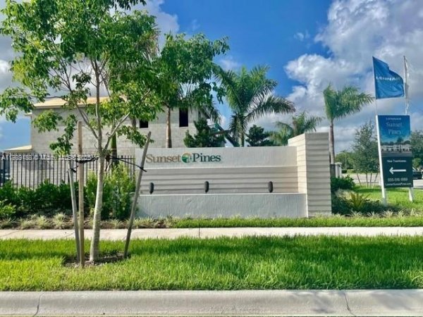 15929 SW 2nd Pl Pembroke Pines, FL 33027
