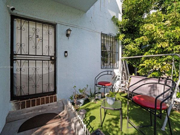 4470 NW 9th St #3 Miami, FL 33126