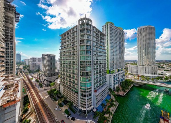 690 SW 1st Ct #2101 Miami, FL 33130