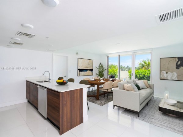 9261 E Bay Hbr Dr #305 Bay Harbor Islands, FL 33154