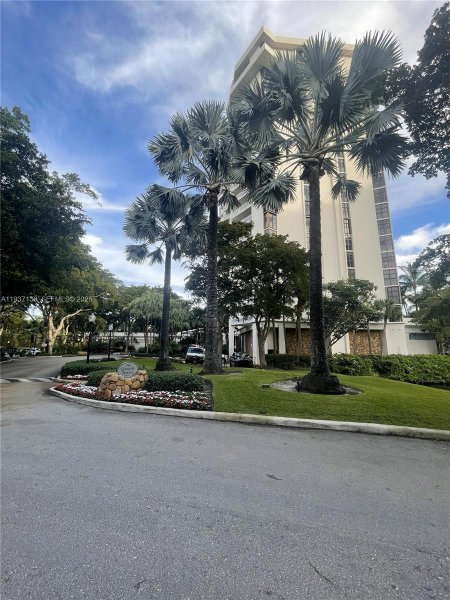 1000 Quayside Ter #1807 Miami, FL 33138