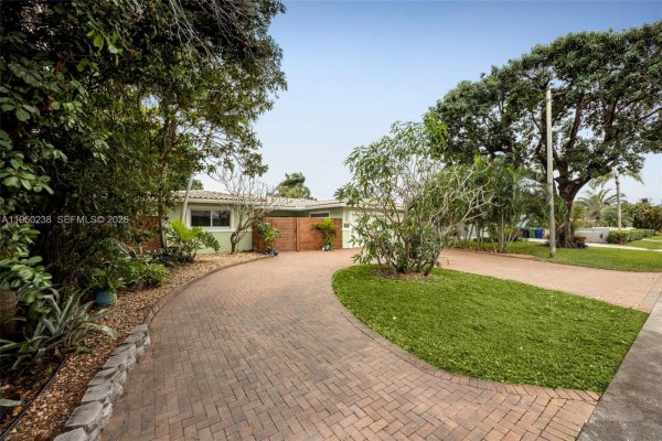 1734 W Las Olas Blvd Fort Lauderdale, FL 33312