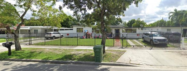 636 E 42nd St Hialeah, FL 33013