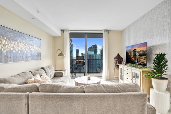 45 SW 9th St #4004 Miami, FL 33130