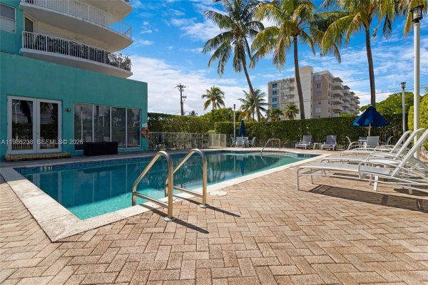 1555 N Treasure Dr #205 North Bay Village, FL 33141