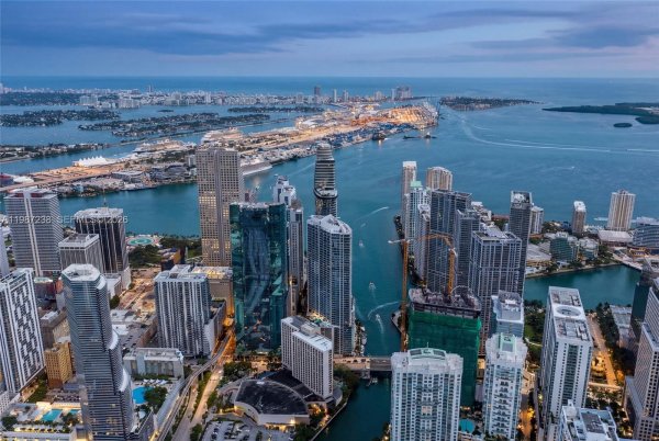 200 Biscayne Blvd Way #5010 Miami, FL 33131