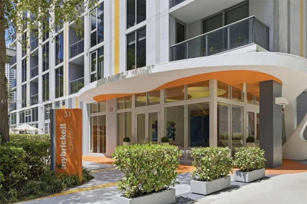 31 SE 6th St #2504 Miami, FL 33131