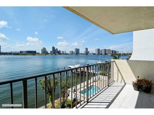 17878 N Bay Rd #307 Sunny Isles Beach, FL 33160