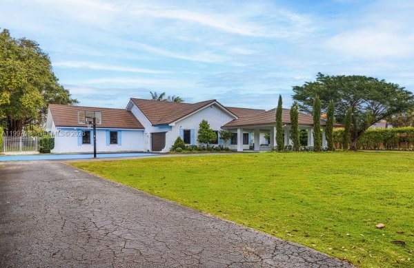 11301 SW 95th St Miami, FL 33176