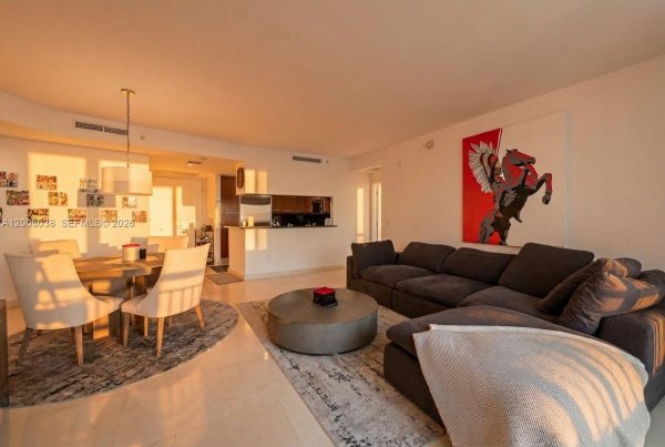 901 Brickell Key Blvd #1009 Miami, FL 33131