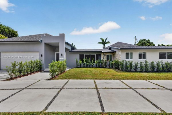 11811 SW 82nd Rd Miami, FL 33156