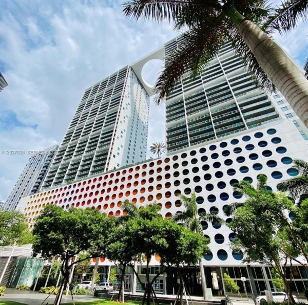 500 Brickell Ave #3910 Miami, FL 33131