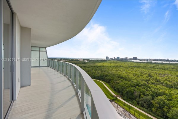 2411 Laguna Cir #1505 North Miami, FL 33181