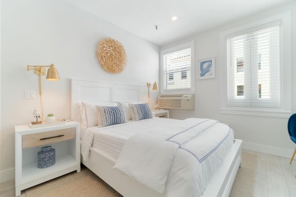 235 Sunrise #Unit 2016 Palm Beach, FL 33480