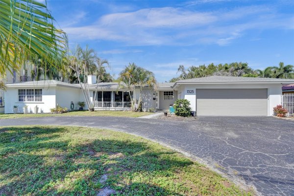 1325 Middle Riv Fort Lauderdale, FL 33304