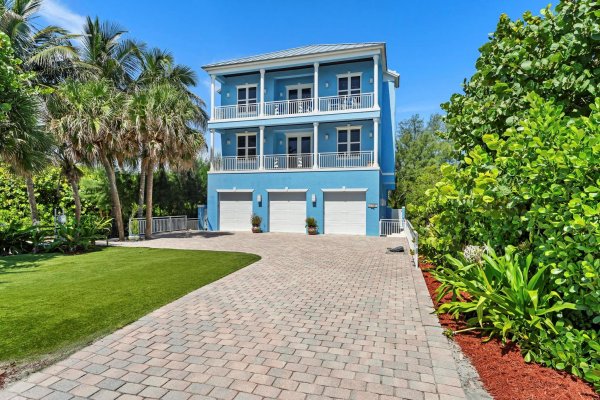 1334 SE Macarthur Blvd Stuart, FL 34996 1334 SE Macarthur Blvd Stuart, FL 34996