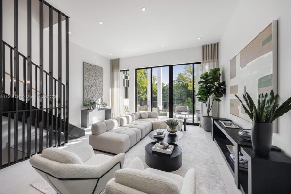 98 SW 28th Rd #1 Miami, FL 33129