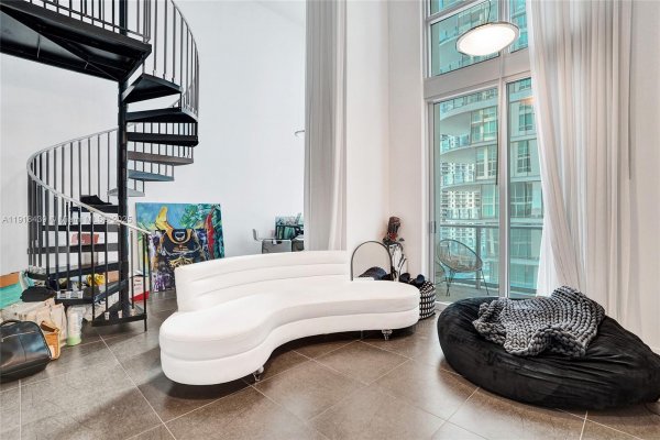 300 S Biscayne Blvd #L-1206 Miami, FL 33131